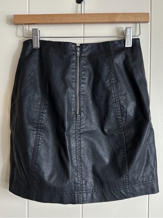 Free People Dresses & Skirts - Free people Black Faux Leather Zipper Mini Skirt size 0